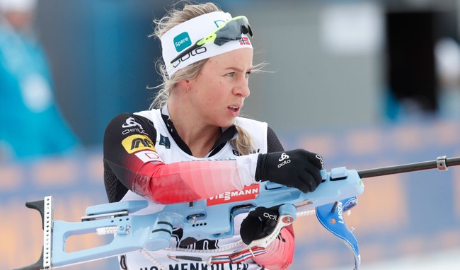Норвежка Экхофф выиграла гонку преследования на заключительном этапе Кубка мира в Холменколлене