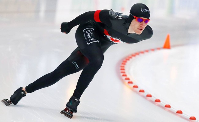Канадский конькобежец Грэм Фиш с мировым рекордом выиграл 10000 м на ЧМ в Солт-Лейк-Сити