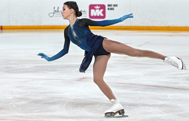 Анна Щербакова лидирует после короткой программы на чемпионате мира в Стокгольме, Туктамышева — третья
