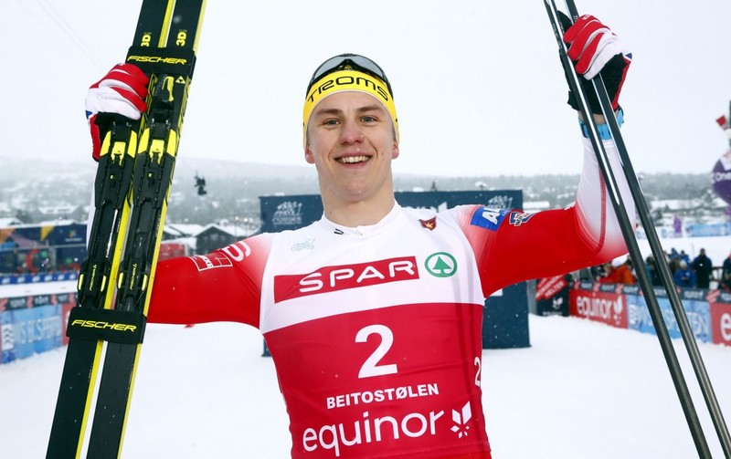 Норвежец Вальнес выиграл спринт на первом этапе Кубка мира в Руке, Большунов — четвёртый