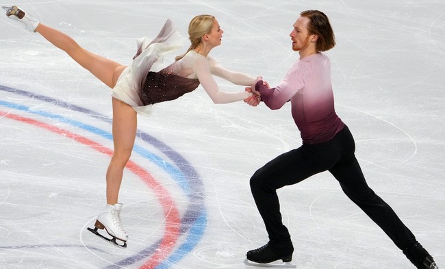 Тарасова и Морозов лидируют после короткой программы в соревнованиях спортивных пар на «Скейт Америка»