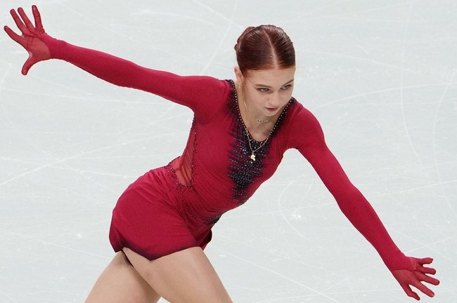 Александра Трусова лидирует после короткой программы на «Скейт Америка», Усачёва — вторая, Синицына — третья