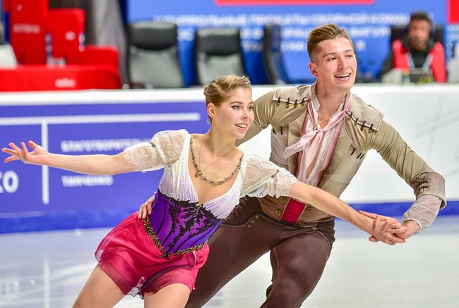 Мишина и Галлямов выиграли короткую программу на ЧЕ-2022 в Таллине в соревнованиях спортивных пар