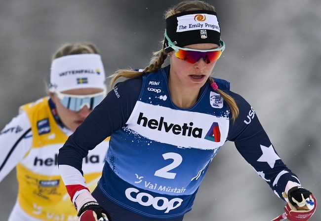 Американка Диггинс — победительница первого спринта в рамках «Тур де Ски 2022», Непряева — 12-ая