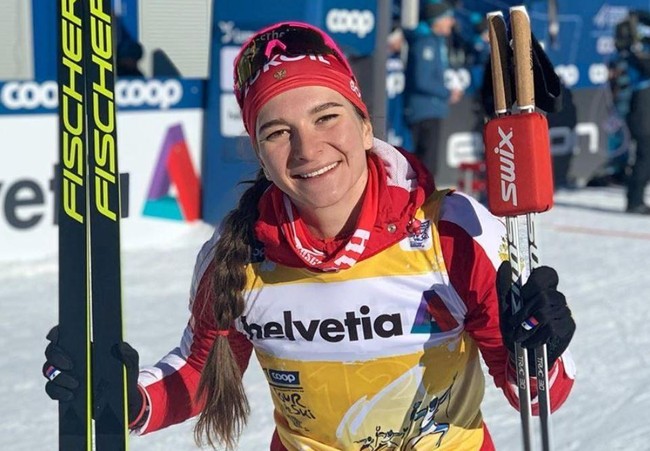 Наталья Непряева — победительница спринта на чемпионате России 2022 по лыжным гонкам в Сыктывкаре