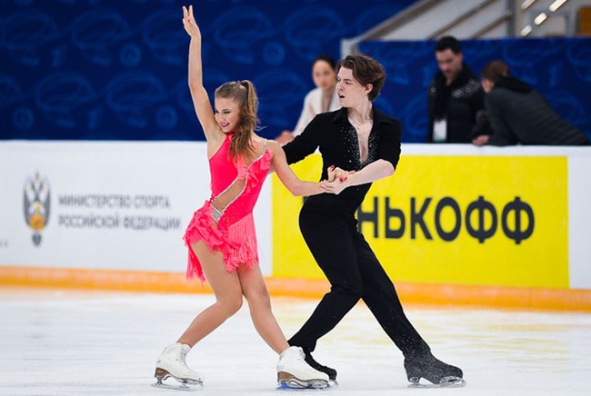 Василиса Кагановская и Валерий Ангелопол лидируют после ритм-танца на четвёртом этапе Гран-при России «Московские звёзды»