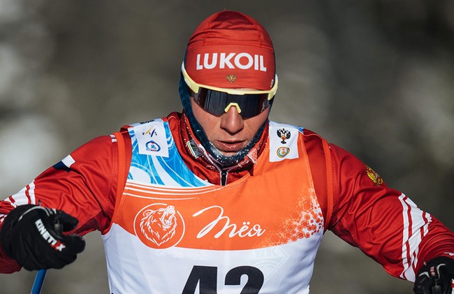 Александр Большунов — победитель масс-старт на 20 км на этапе Кубка России по лыжным гонкам в Тюмени