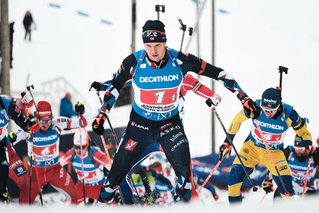 Норвежские биатлонисты — победители мужской эстафеты в рамках второго этапа Кубка мира в Хохфильцене