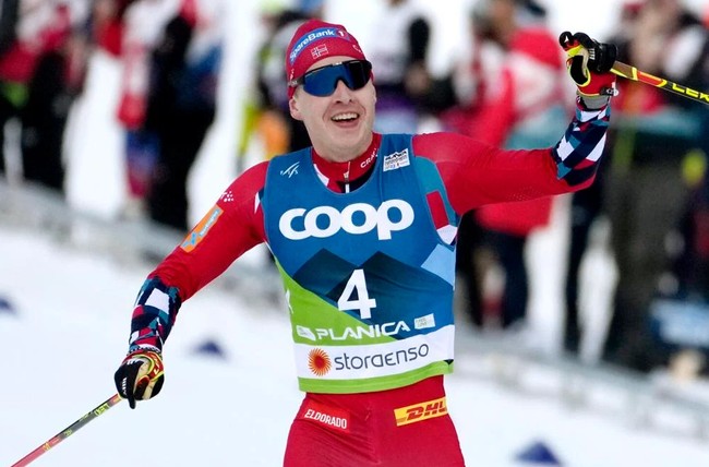 Норвежец Симен Крюгер победил в масс-старте на 15 км свободным стилем на этапе Кубка мира в Кенморе