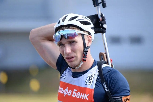 Белорус Антон Смольский — победитель гонки преследования на первом этапе Кубка Содружества по биатлону в Сочи