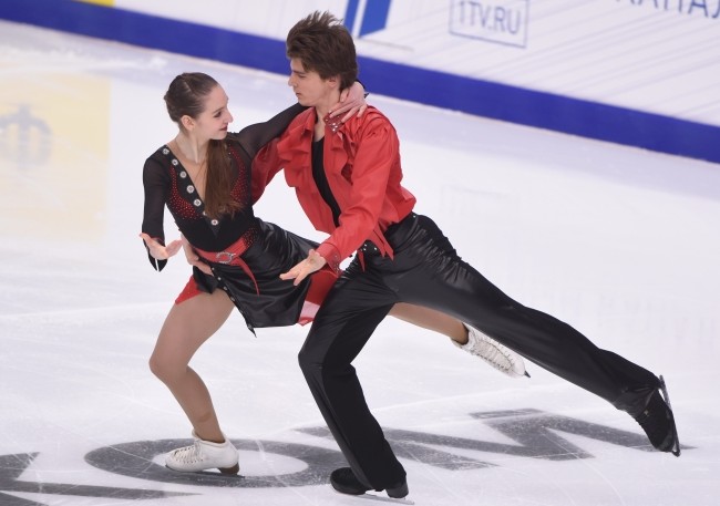 Рыбакова и Махноносов выиграли соревнования в танцах на льду среди юниоров на этапе Гран-при России в Красноярске