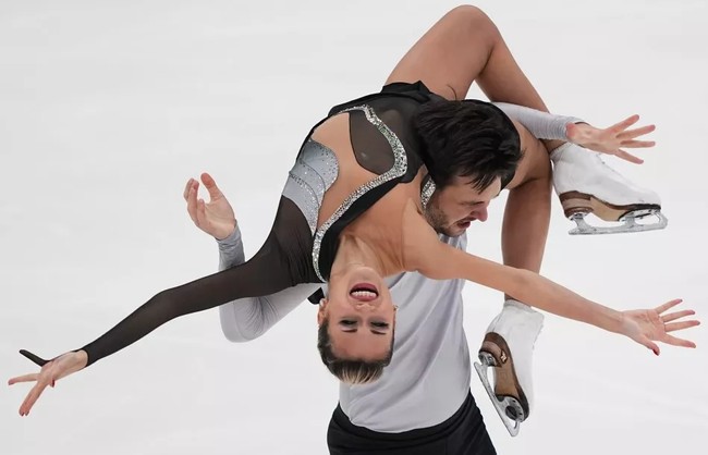 Елизавета Худайбердиева и Егор Базин — лучшие среди танцевальных дуэтов на этапе Гран-при России в Самаре