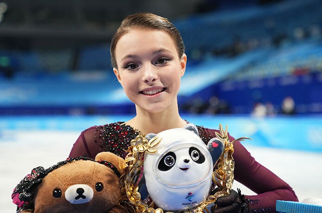 Олимпийской чемпионке Пекина-2022 фигуристке Анне Щербаковой вручили премию «Серебряная лань»