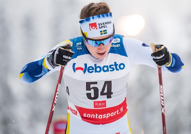 Шведка Эбба Андерссон — победительница гонки на 10 классическим стилем на I-ом этапе Кубка мира по лыжным гонкам в финской Руке