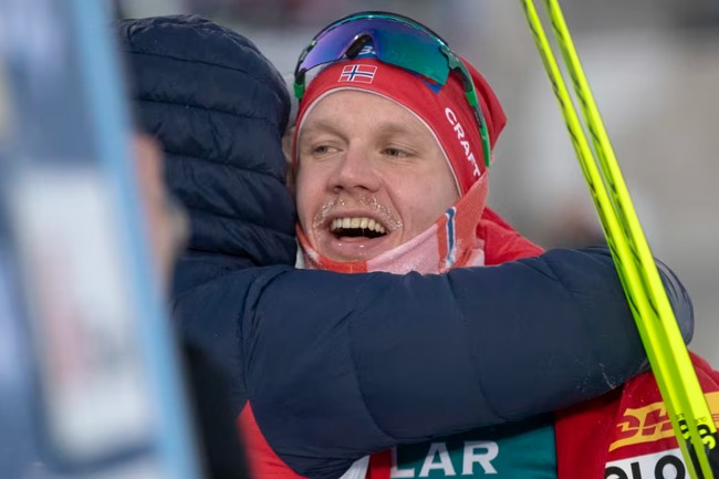 Лыжники Норвегии выиграли мужскую эстафету на этапе Кубка мира в шведском Елливаре