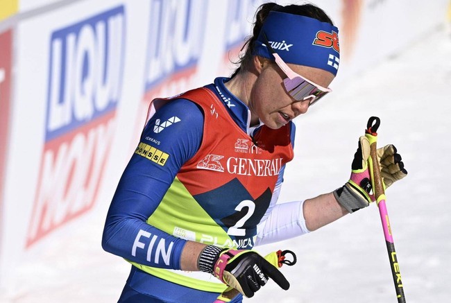 Финка Керту Нисканен — победительница гонки на 10 классическим стилем на лыжной многодневке «Тур де Ски»