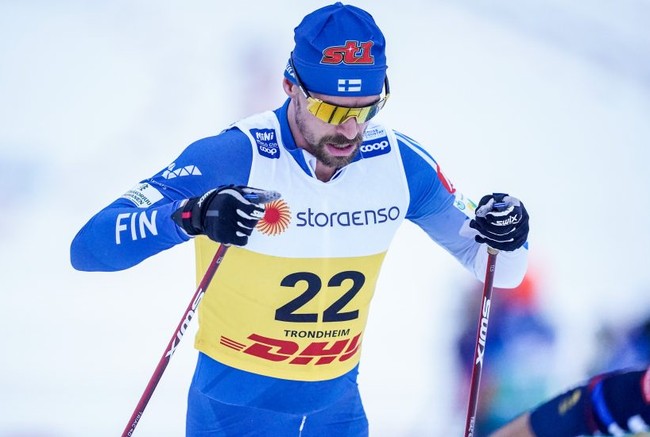 Финский лыжник Хиваринен выиграл гонку на 10 км классическим стилем на «Тур де Ски»