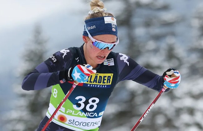 Американка Джессика Диггинс выиграла гонку преследования на 20 км свободным стилем на многодневке «Тур де Ски»