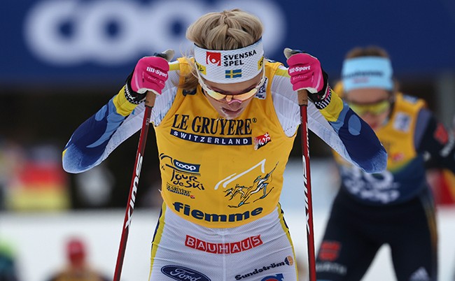 Сборная Швеции выиграла смешанную эстафету на этапе Кубка мира по лыжным гонкам в Гомсе