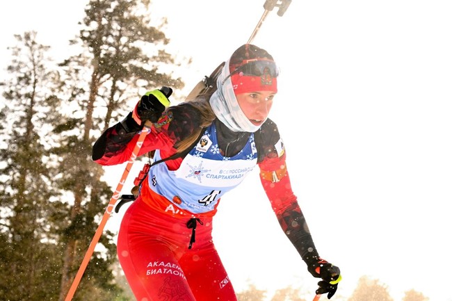 Биатлонистка Юлия Шеллер выиграла гонку преследования на юниорском Первенстве России 2024 по биатлону в Ханты-Мансийске