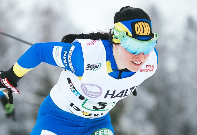 Финка Пярмякоски — победительница гонки на 20 классическим стилем на этапе Кубка мира по лыжным гонкам в Лахти