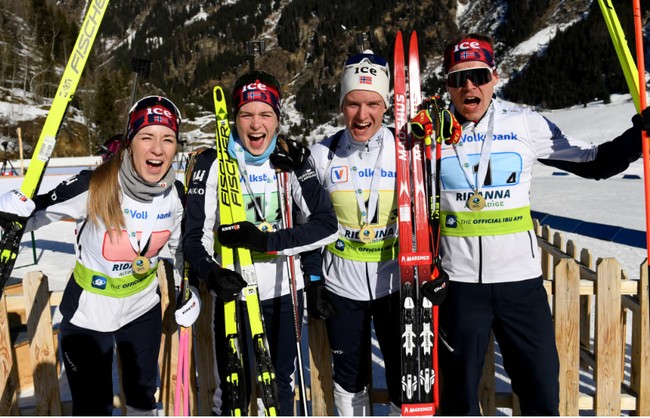 Норвежские биатлонисты выиграли смешанную эстафету на этапе Кубка IBU в Обертиллиахе