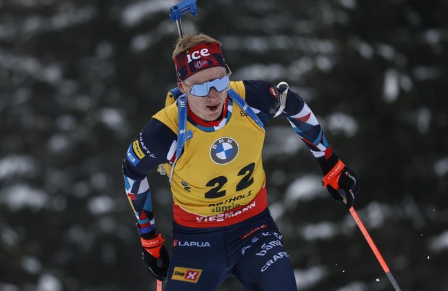 Норвежец Йоханнес Бё уверенно выиграл спринт в Финале Кубка мира по биатлону в Кенморе