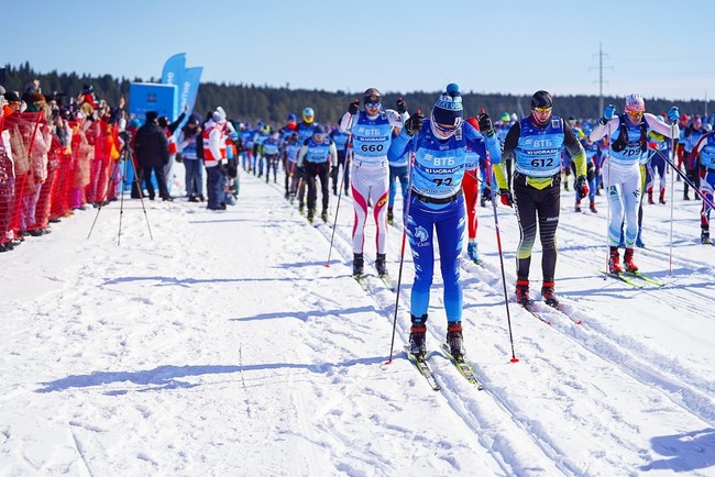 Кристина Резцова и Андрей Алипкин — победители XI-го Югорского лыжного марафона на 50 км свободным стилием