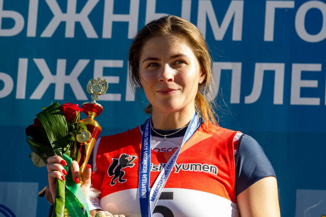 Лыжница Анастасия Фалеева — победительница спринта на летнем чемпионате России в Малиновке