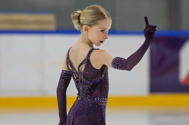 Арина Парсегова лидирует после короткой программы на этапе юниорского Гран-при России в Магнитогорске