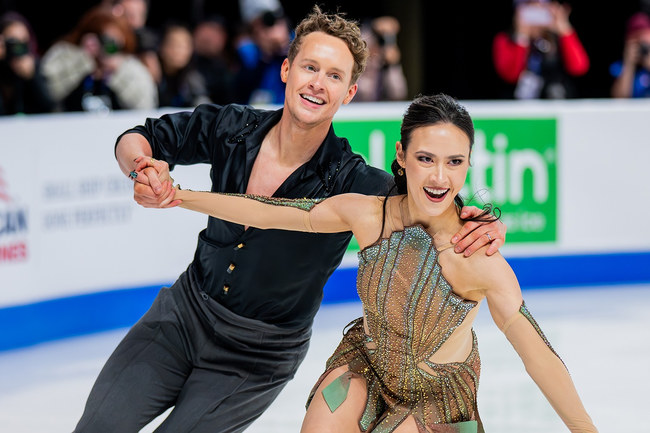 Американцы Мэдисон Чок и Эван Бейтс — первые в ритм-танце на II этапе Гран-при ISU по фигурному катанию в Китае Американцы Мэдисон Чок и Эван Бейтс — первые в ритм-танце на II этапе Гран-при ISU по фигурному катанию в Китае