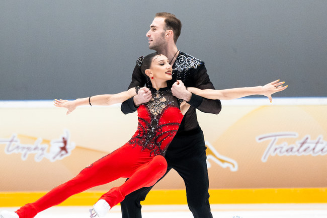 Грузинская пара Анастасия Метелкина / Лука Берулава выиграла короткую программу на Гран-при ISU в Китае Грузинская пара Анастасия Метелкина / Лука Берулава выиграла короткую программу на Гран-при ISU в Китае