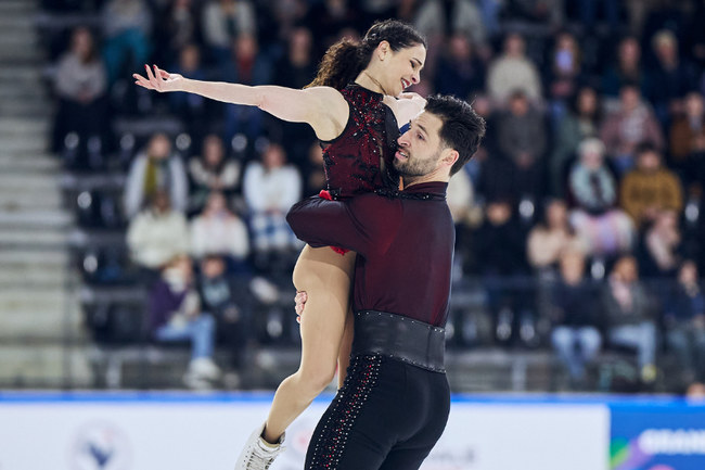 Канадцы Деанна Стеллато-Дудек и Максим Дешам — победители Гран-при «Скейт Канада» в парном катании