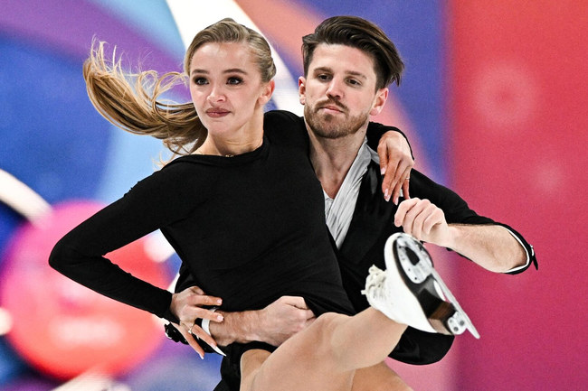 Александра Степанова и Иван Букин — победители этапа Гран-при России в Красноярске в танцах на льду