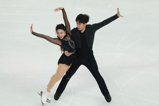 Олимпийские чемпионы Вэньцзин Суй и Цун Хань лидируют после короткой программы на Гран-при Японии Олимпийские чемпионы Вэньцзин Суй и Цун Хань лидируют после короткой программы на Гран-при Японии