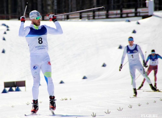 Победитель мужского скиатлона Евгений Дементьев