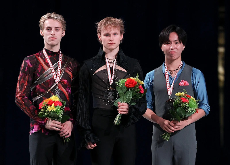 02.11.2025. Фигурное катание. Гран-при Канады, Саскатун: призёры в мужском одиночном катании 02.11.2025. Фигурное катание. Гран-при Канады, Саскатун: призёры в мужском одиночном катании