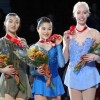 VI этап Гран-при 2017/2018, «Скейт Америка»: призёры в женском одиночном катании японки Каори Сакамото (серебро), Сатоко Мияхара (золото) и американка Брэди Теннел (бронза)