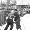 1936 год, Гармиш-Партенкирхен, IV зимние Олимпийские Игры, лыжные гонки: Kalle Jalkanen (Финляндия) на финише заключительного этапа эстафеты 4х10 км