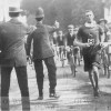 Лондон 1908, лёгкая атлетика: марафонский забег. Под 8-ым номером - серебряный призёр соревнований южно-африканец Charles HEFFERON