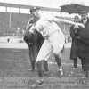 Лондон 1908, лёгкая атлетика: победитель соревнований в толкании ядра американец Ralph ROSE совершает одну из своих попыток