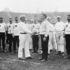 Лондон 1908: капитаны шведской и британской команд по перетягиванию каната жмут друг другу руки