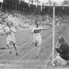 1912 год, Стокгольм, V Олимпийские Игры, легкая атлетика: финиш финального забега в эстафете 4х100 м