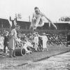 1912 год, Стокгольм, V Олимпийские Игры, легкая атлетика: победитель соревнований по прыжкам в длинну Albert Lovejoy Gutterson (США)