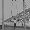 Афины 1896, I Олимпийские Игры: немец Г. Вайнгартнер выполняет упражнения на кольцах.