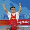 2008 год, Пекин, XXIX Олимпийские Игры, тяжелая атлетика: победитель соревнований в весовой категории 62 кг Zhang Xiangxiang (Китай) празднует свою победу после финальной попытки (в сумме 319 кг). Фото-EPA/RUNGROJ YONGRIT