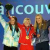 Ванкувер 2010: призёры в женском супергиганте. Слева направо: словенка Тина Мазе (серебро), австрийка Андреа Фишбахер (золото), американка  Линдси Вонн (бронза)
